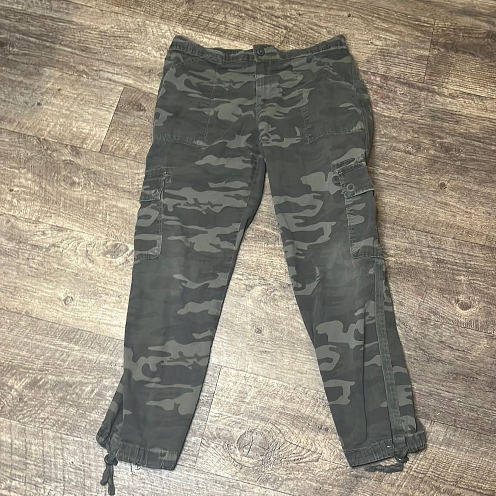 Sanctuary Camo Pants. Wmns (S) Cargo pockets